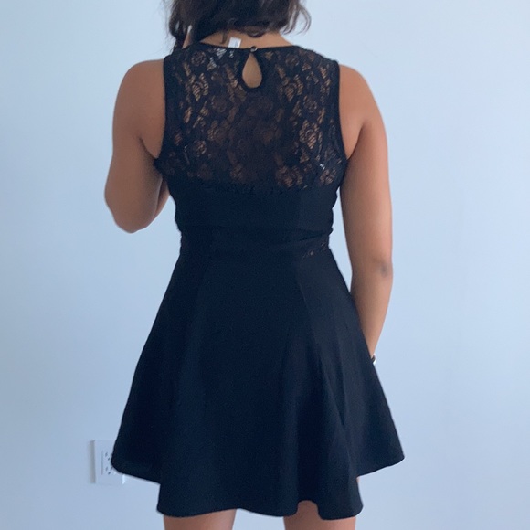 Black lace skater dress - Picture 3 of 7